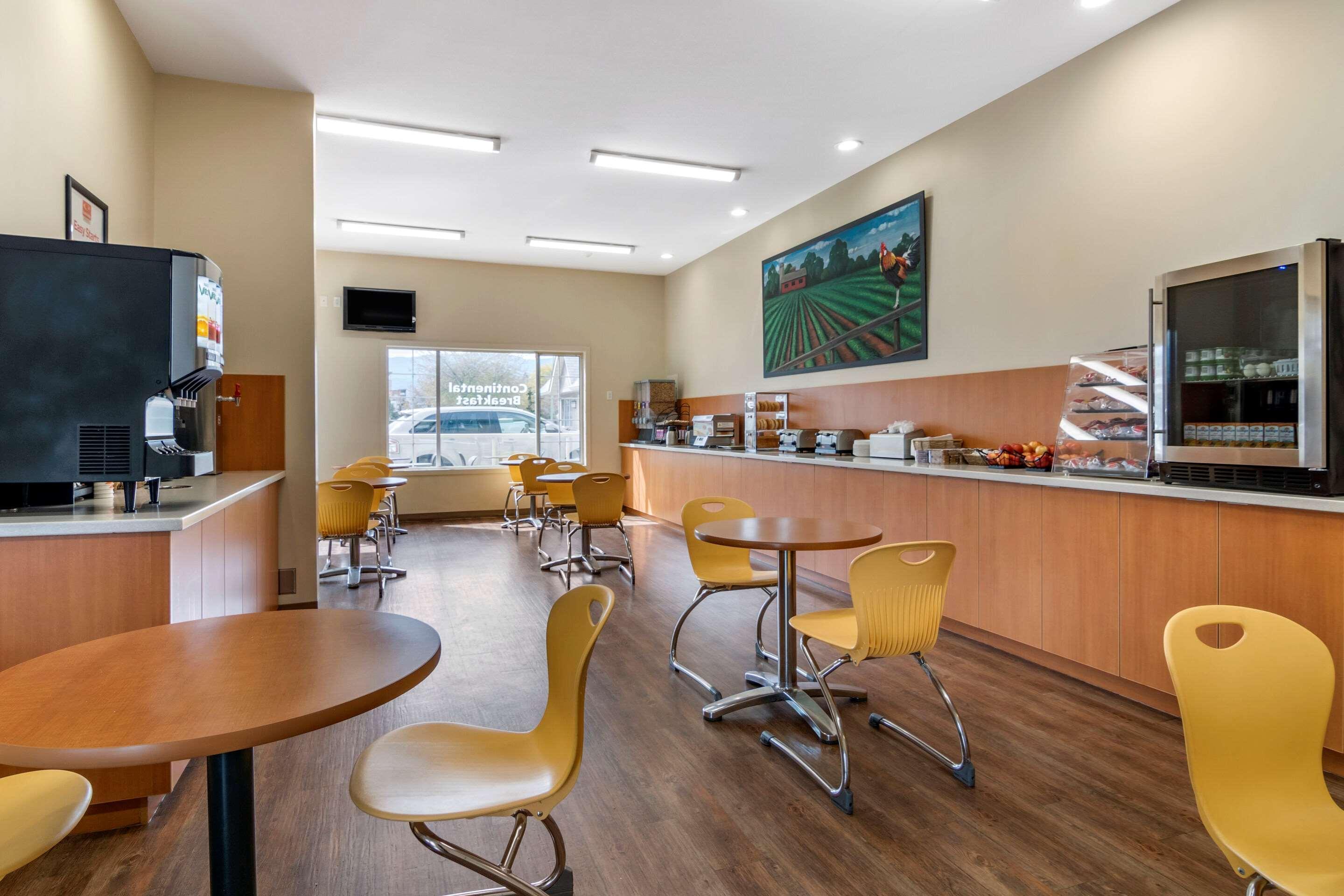 Econo Lodge Inn & Suites Kelowna Exterior foto