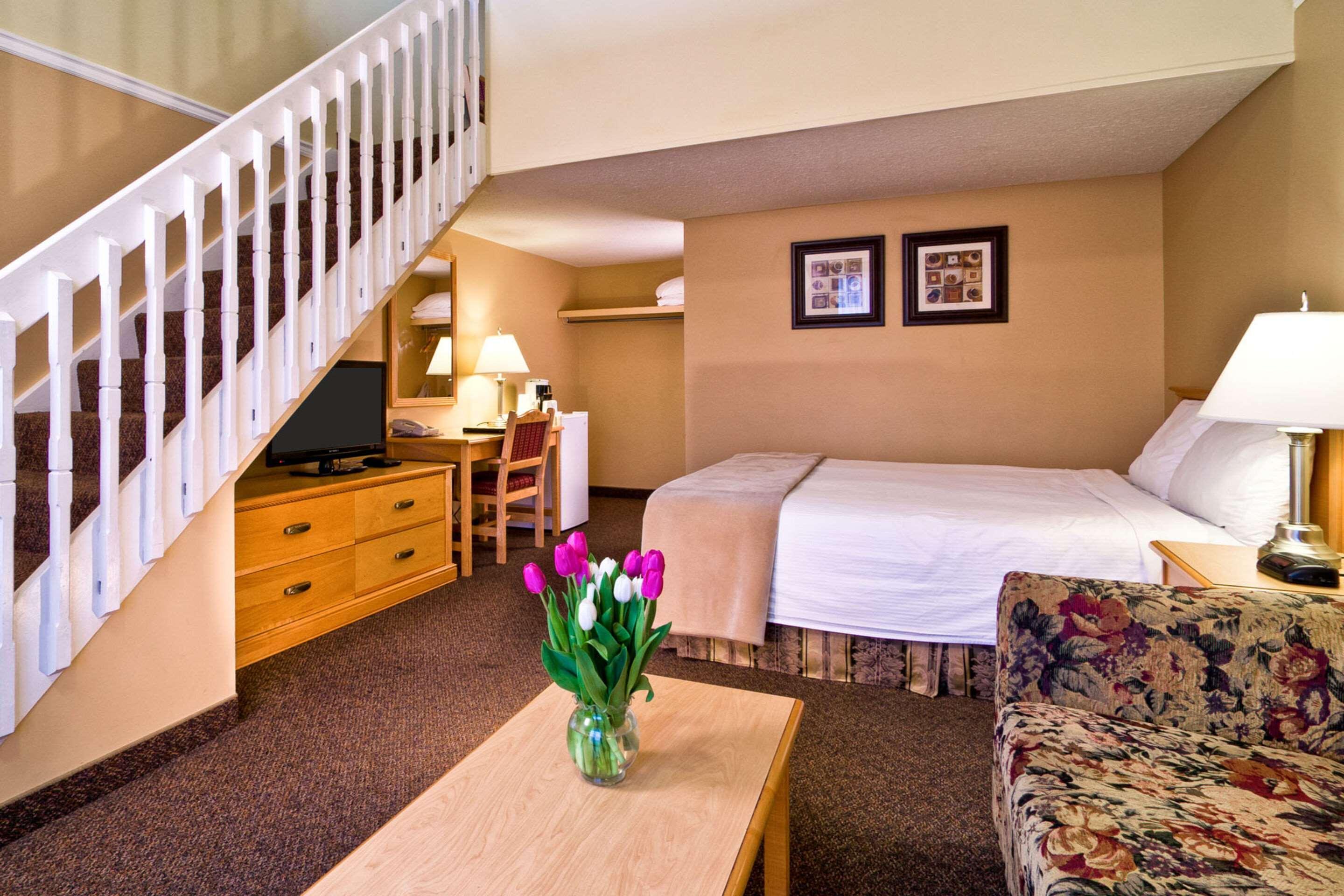 Econo Lodge Inn & Suites Kelowna Exterior foto