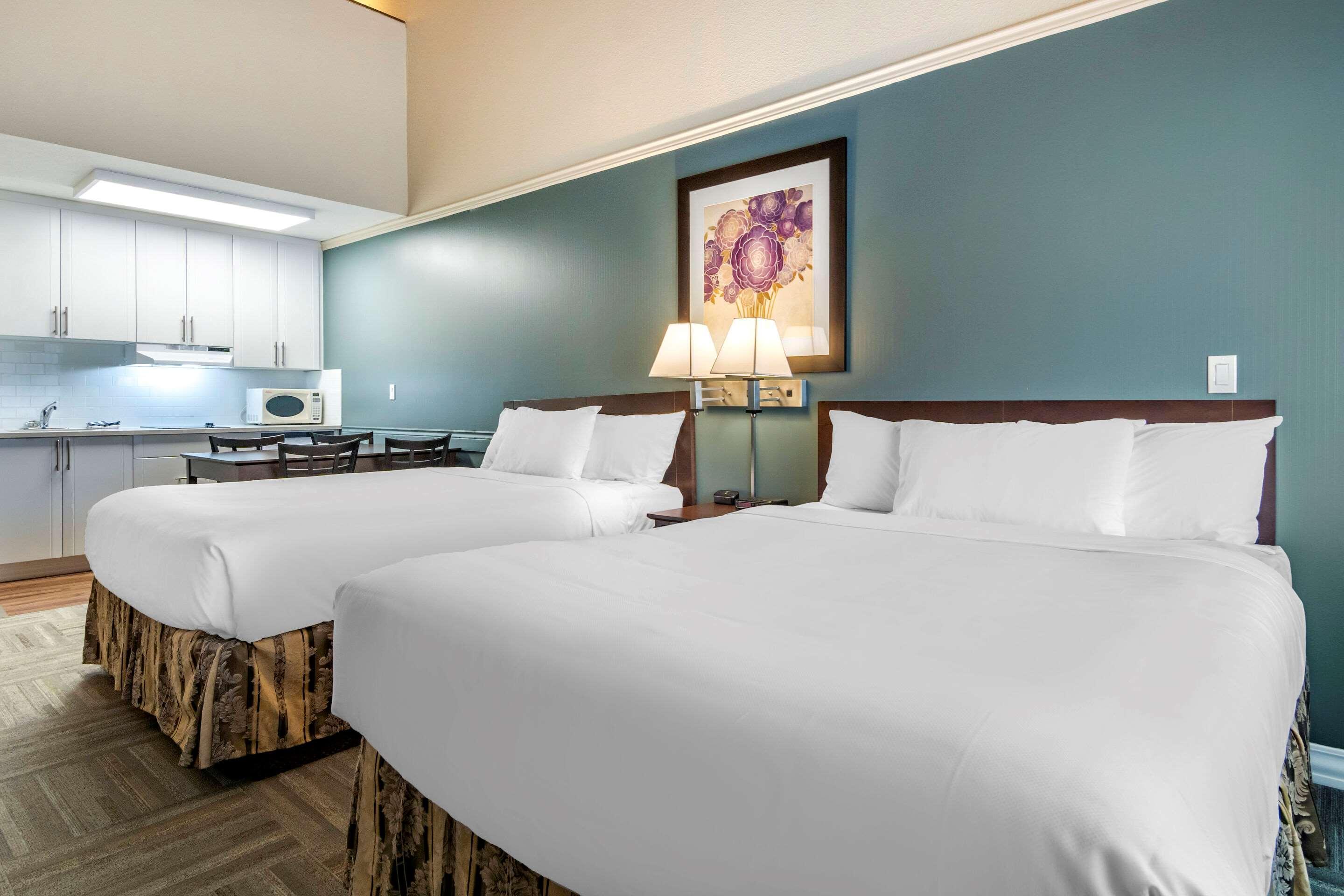 Econo Lodge Inn & Suites Kelowna Exterior foto